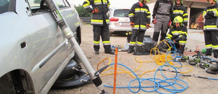 Monatsübung mit neuen hydr. Rettungsgeräten