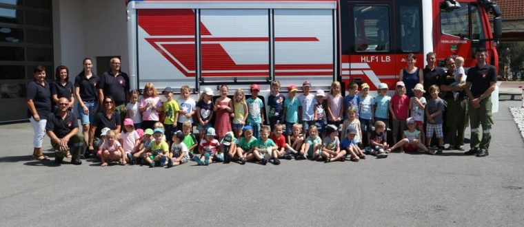 Kindergarten und Volksschule besuchten unsere Feuerwehr