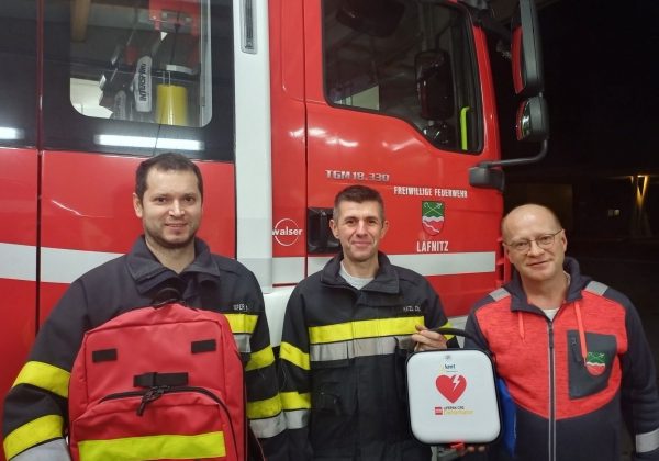 Für den medizinischen Notfall gerüstet: Defibrillator für die FF Lafnitz