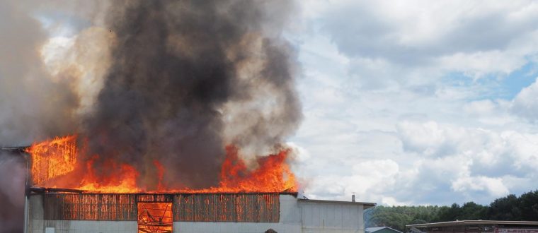 Brand im Entsorgungsunternehmen in Unterrohr