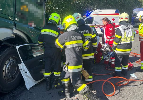 Einsatz: Tödlicher Verkehrsunfall auf der B54